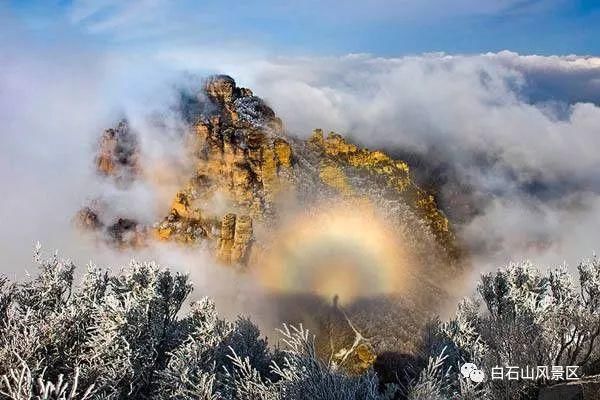 中年|2021第一场春雪！涞源白石山美上天际~