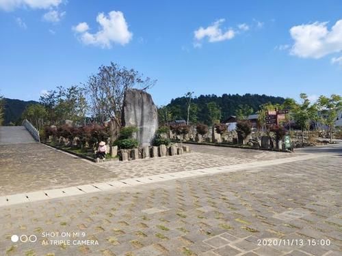 两个大坑能填满你对火山的好奇心吗？看完还去腾冲火山地质公园吗