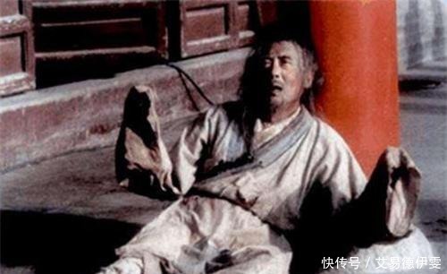 范进中举后为啥会发疯?把中举后的权力放到现代,你会比他更疯