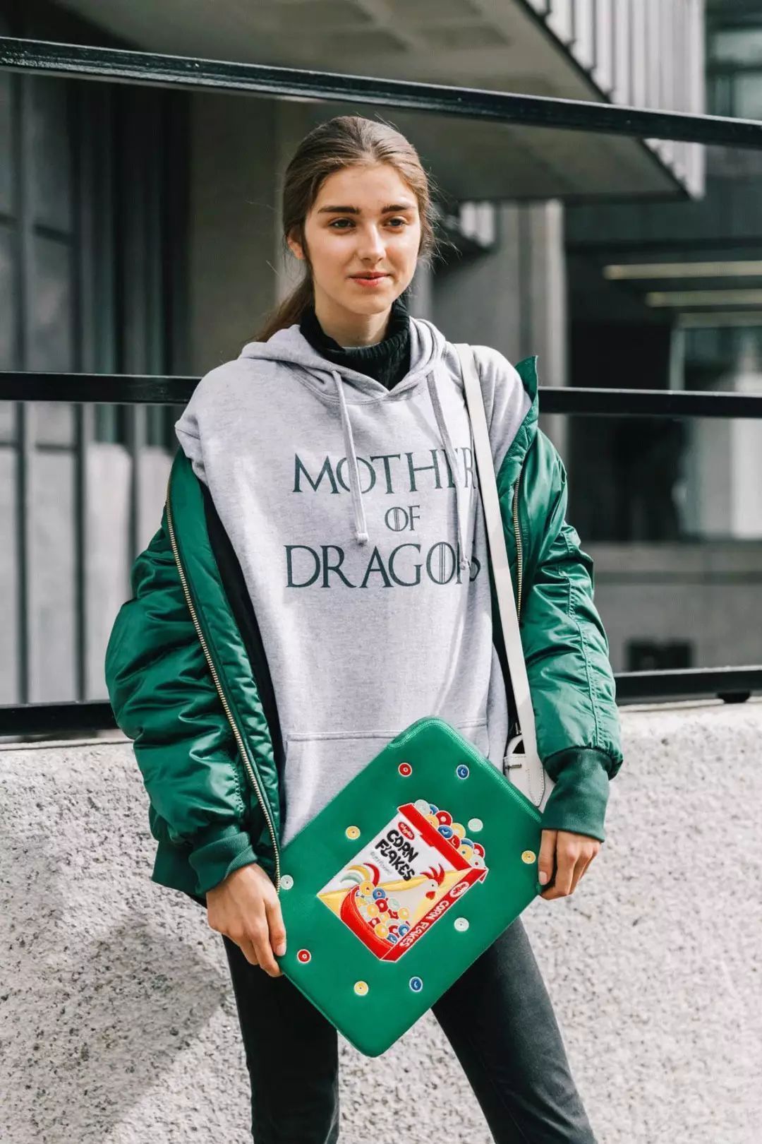 穿搭 小高领+卫衣、小高领+大衣，这件内搭帮你解决所有的穿搭困扰！