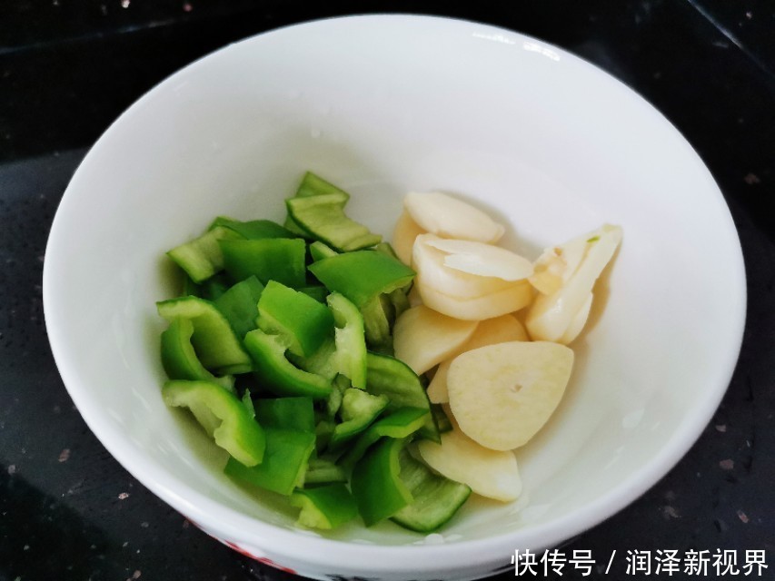 腊肉|菜花和腊肉这样炒,鲜嫩咸香特别下饭!