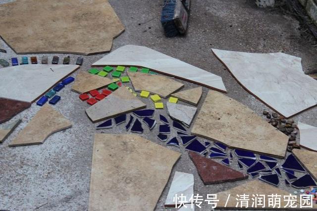院子|邻居攒了一麻袋的碎瓷砖，倒在院子里一块一块的铺，成品防滑漂亮