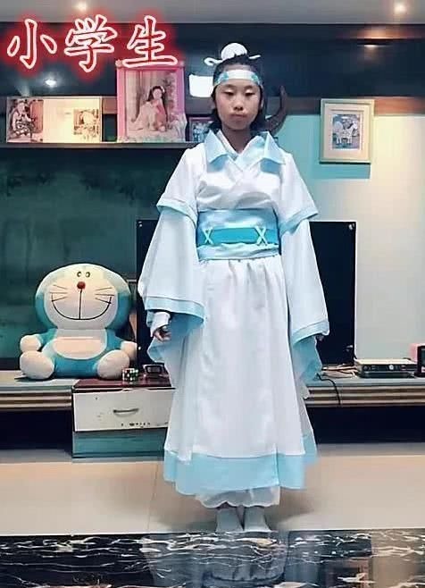 小学生|全网人都在cos“蓝忘机”初中生黄金,高中生钻石,当看小学生必须警报