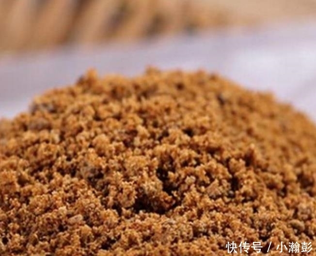 买红糖时,包装上有“这三个字”的,就别买了,多半是假红糖