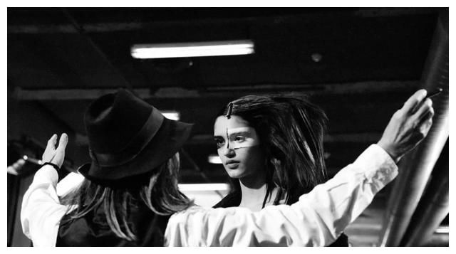 他大概是全日本最热爱女性的设计师