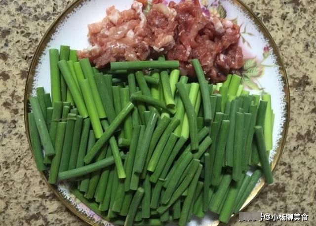 做蒜苔炒肉之前，多加两个步骤，蒜苔更新嫩，猪肉一点都不老