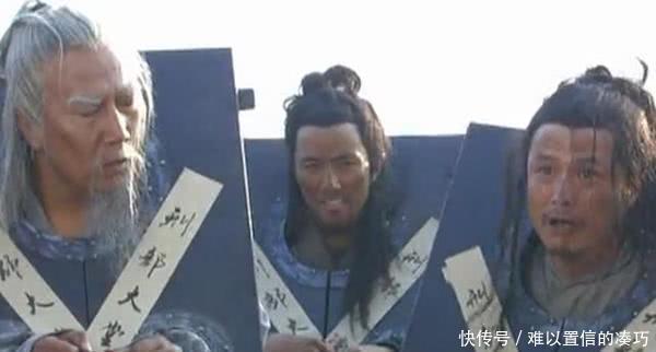 搀扶|朱元璋摔倒在地,无人敢扶,一将军斗胆搀扶,一个月后被处死!