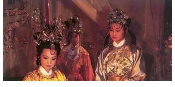 元春!红楼梦中,贾元春究竟发现了什么不为人知的秘密,而被皇帝赐死?