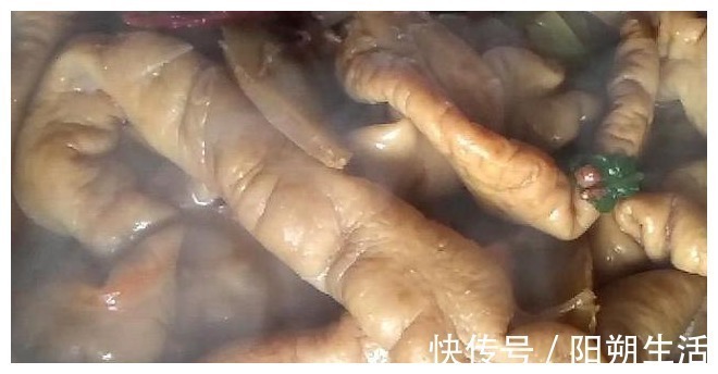 大厨教你秘制卤大肠，2分钟学会自己在家做，比外面卖的还好吃