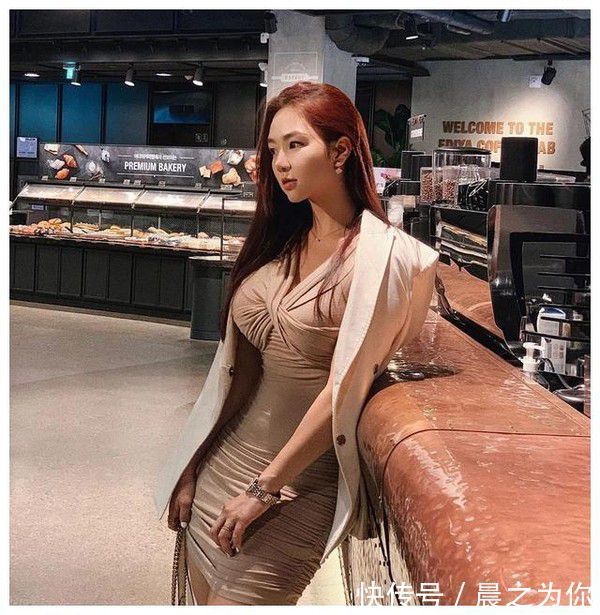 肌群|130斤微胖美女，肌肉匀称，曲线丰满，与众不同的身材成街拍宠儿