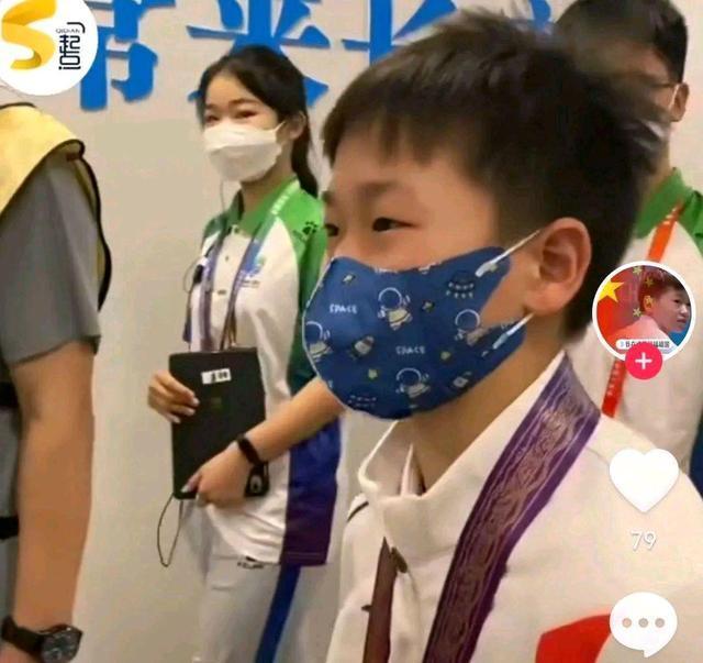 跳水|记者故意逗全红婵!红姐笑眯眯地说出真相,记者这套路值得学习