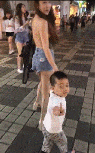 |搞笑GIF段子:挺好玩啊,就是闪现的俩人有点笨笨的