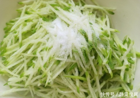 这才是萝卜丸子的传统做法,外酥里嫩,不加一滴水,凉了也不会硬