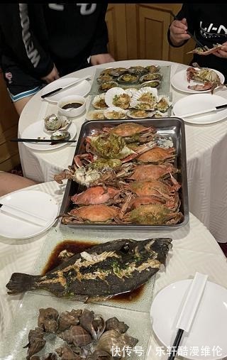 瑞思拜|郭艾伦老板帅气!复仇广东后请吃海鲜大餐,高诗岩无奈吐槽