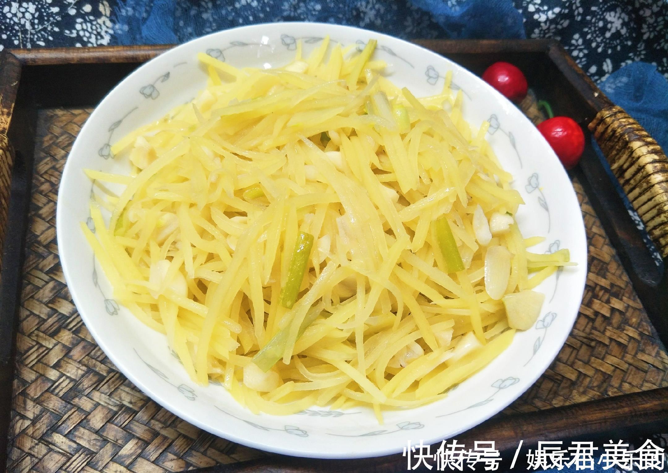 炒土豆丝时,放醋方法有讲究,教你1招,土豆丝酸香不呛口