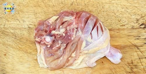 料理|柠檬蒜香烤鸡腿,外焦里嫩的懒人料理,用简单食材创造出如此美味