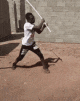 |搞笑GIF:这妹子估计是第一次出远门,准备连人带行李一块托运安检。