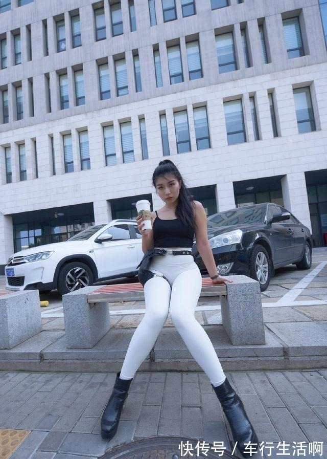 穿搭 “腰细胯宽”要会选择衣服,打底裤可以修饰体型,减龄还有活力!