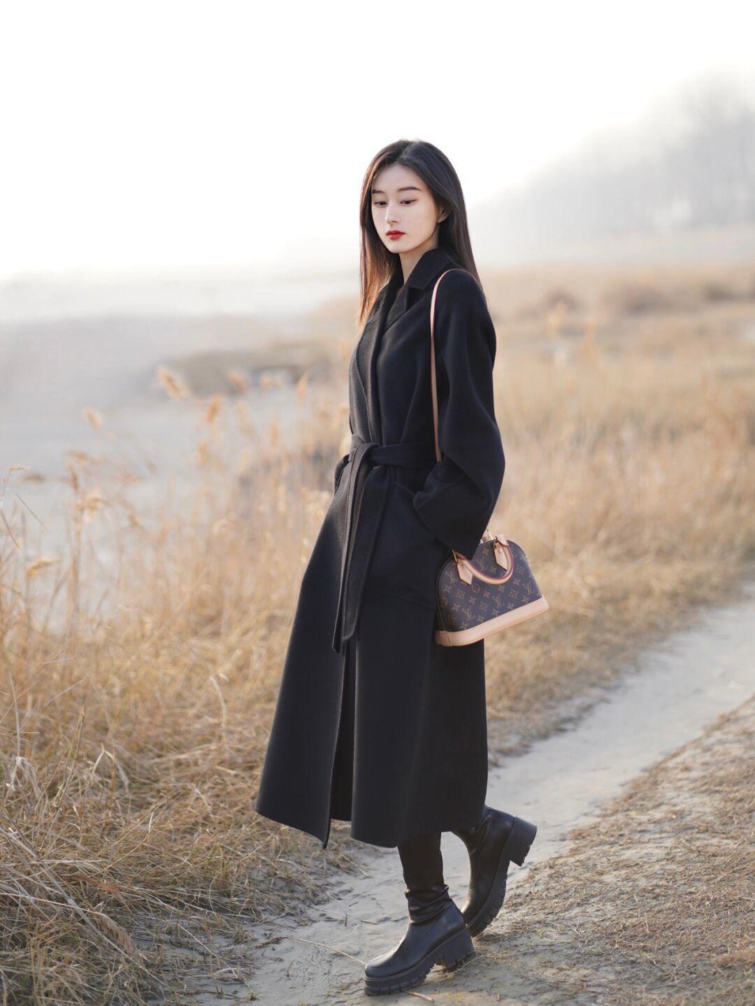 微喇裤 大衣怎么穿才时髦?看看这些简约高级的穿搭示范,轻松美成焦点