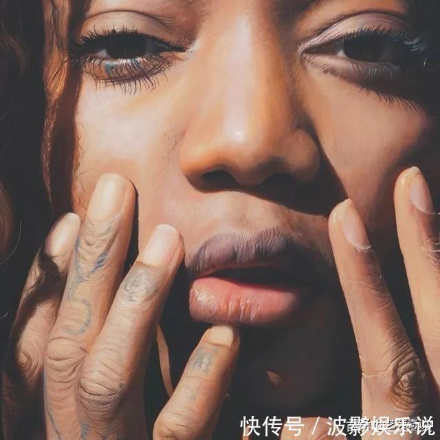 电影故事|画家太难了,他画人像太逼真引网友争论,网友:太不像画了