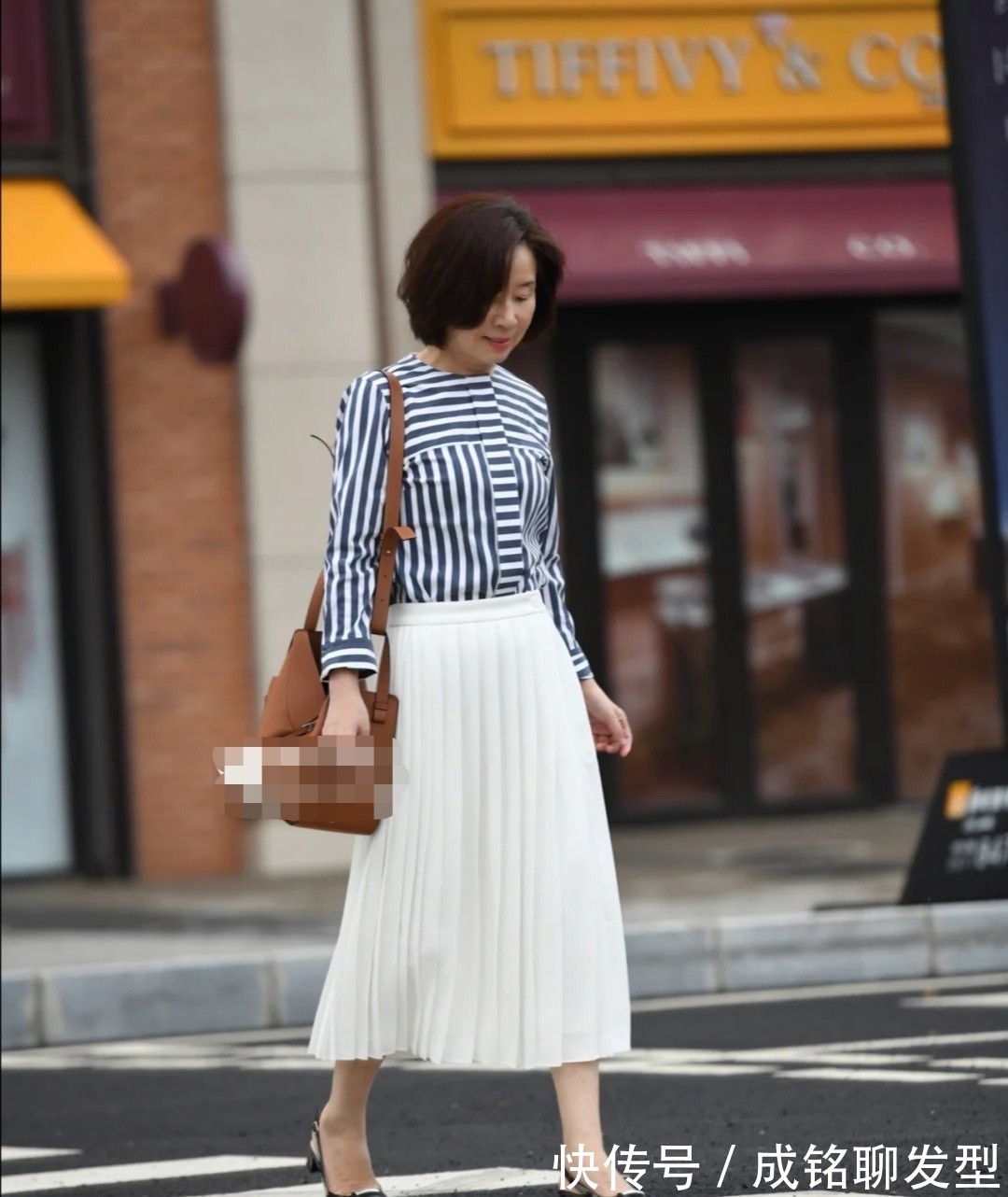 裤装 五十多岁的中年女人,这3个穿搭雷区最好别触碰,没气质又显廉价