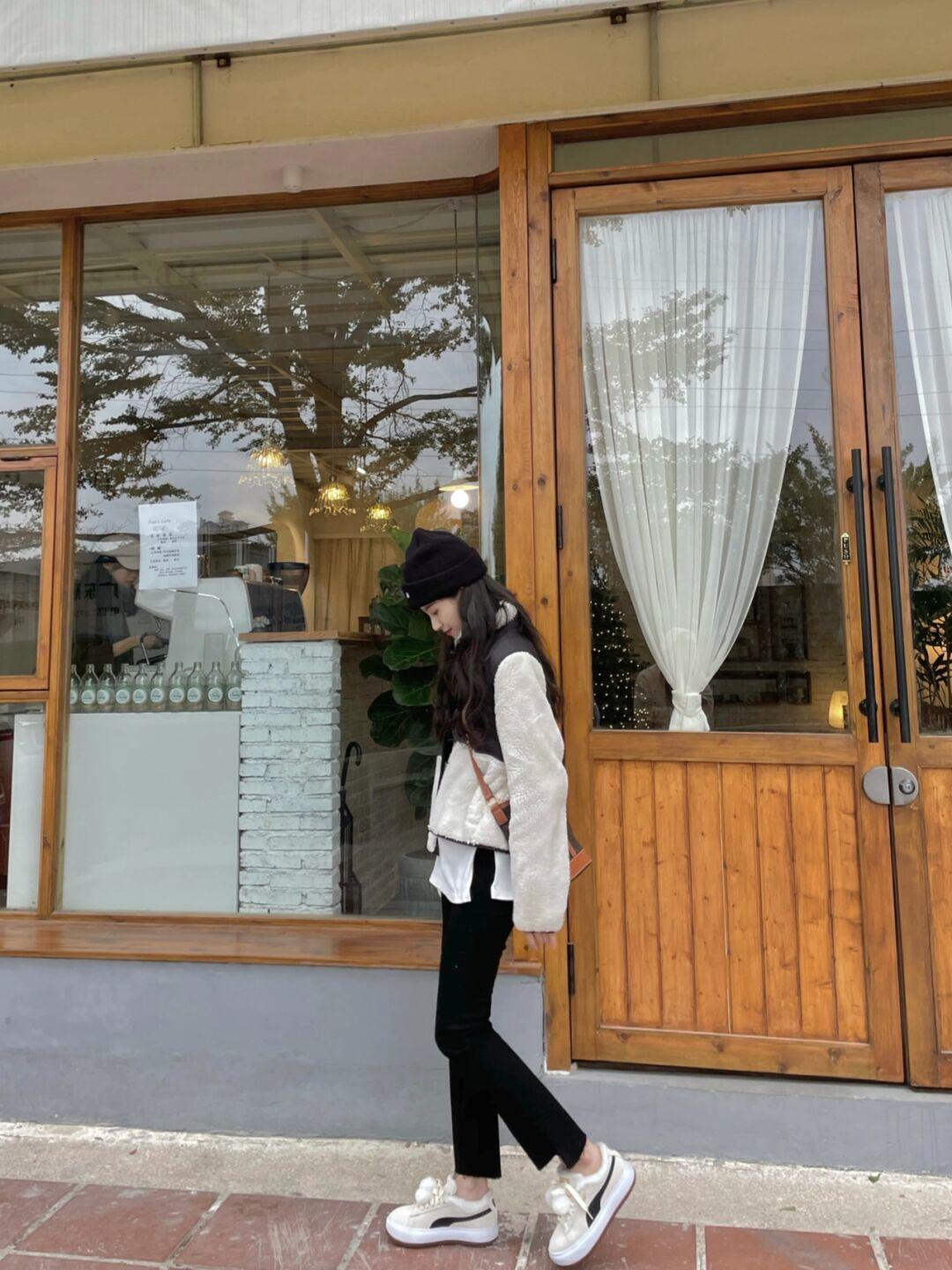 短款 今年火了一种单品叫“羊羔绒外套”,软糯温柔又百搭,咋穿都洋气