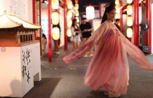 初中生|学生的校服这么丑,为什么不能用汉服当校服?家长和老师率先反对