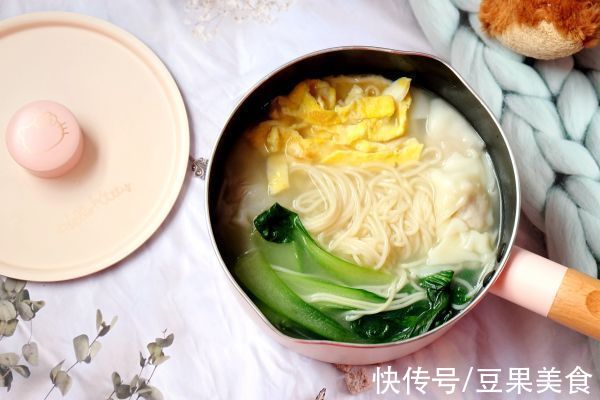 我家做骨汤馄饨面就用这个方法，解馋又营养