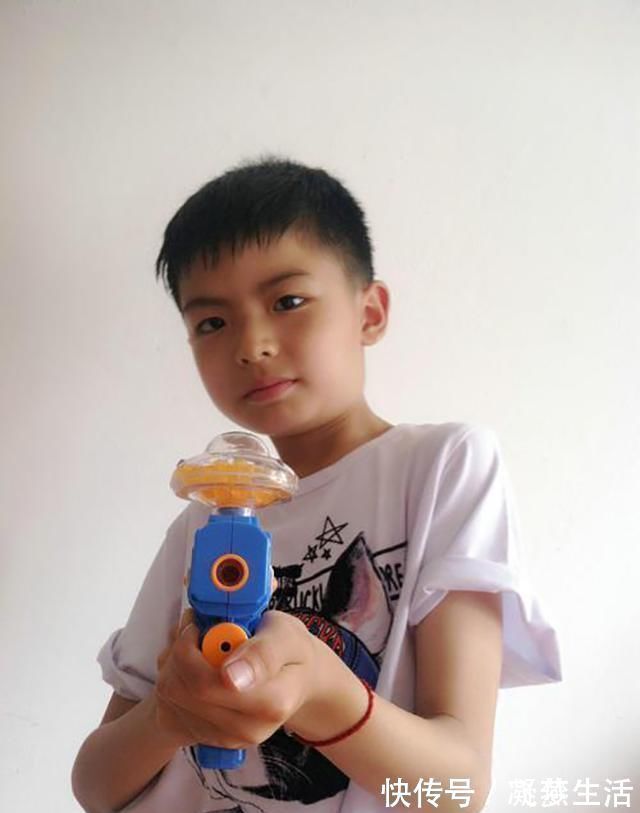 孙子|奶奶拿孙子写的小纸条去买玩具,老板看后当即明白,网友笑翻