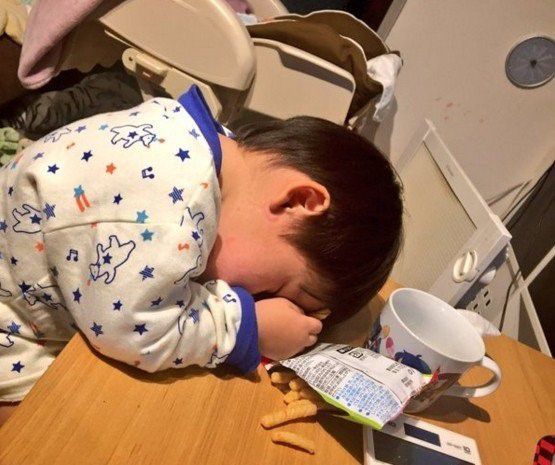 宝妈|宝宝吃饱了就睡，真的可以吗？