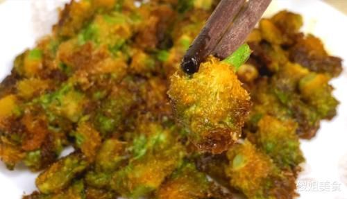 这道菜|大葱的花苞是个宝，不蒸不煮不凉拌，这样做，上桌就抢光，太香了