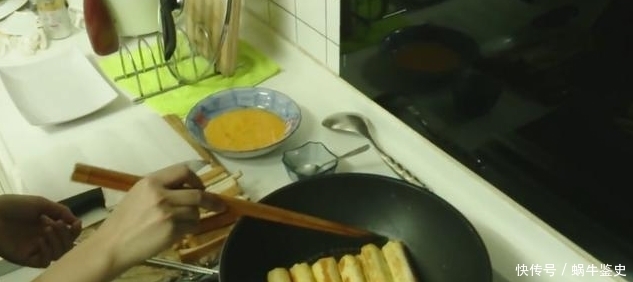 简单|早餐还是豆浆油条包子?教你一招做香肠卷,简单快捷又好吃!
