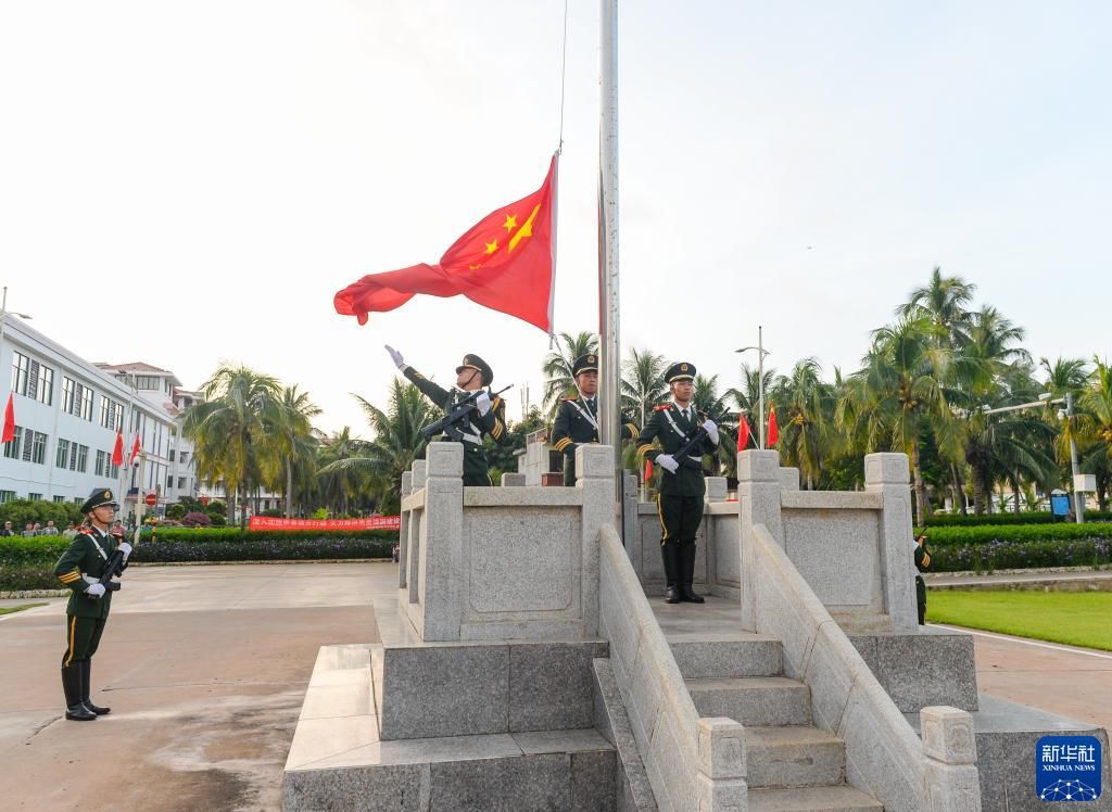 吕小炜|同升一面旗 共庆祖国华诞