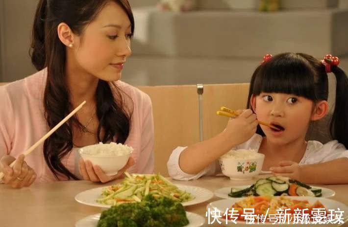 一日三餐|“超硬核”奶奶专治孩子不吃饭,方法简单粗暴,妈妈们却吵成一团