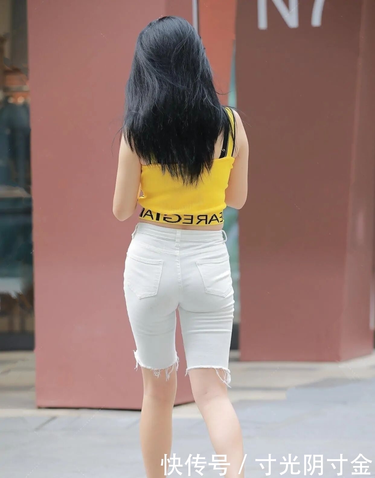 “个头矮小”的女性,穿搭切忌不长不短,可能让你后悔莫及