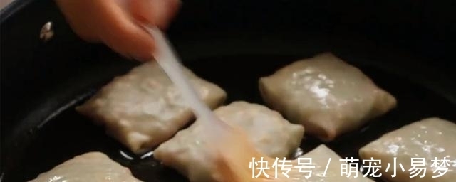 我家最爱的懒人早餐饼,15分钟就搞定,又香又脆,一次能吃五个