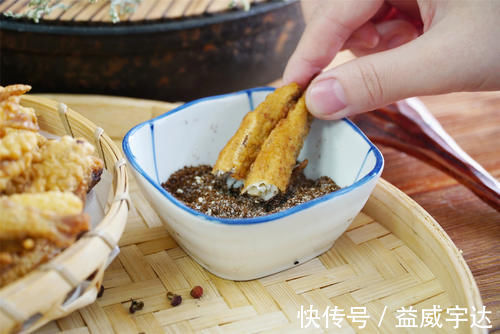 炸鱼时,挂糊用面粉还是淀粉?都不对,记住挂糊的方法,酥香鲜嫩