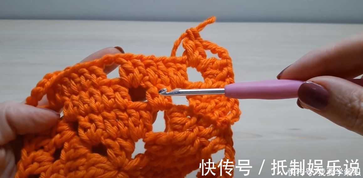 式样|清新简约的钩针方片，可当坐垫或做成抱枕，镂空条三角拼接片教程