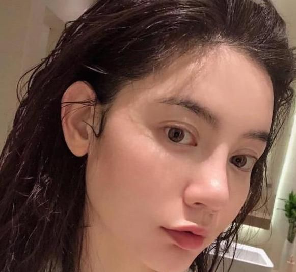 清纯|天生的“带妆脸”有这4个标准，素颜看着清纯，化妆后更有魅力