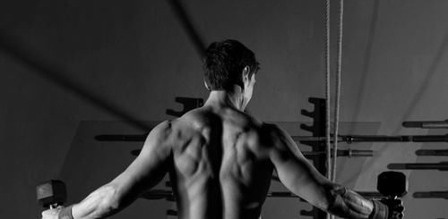 健美运动员|肌肉越大力量越大？明白几大因素，才知道肌肉男是否中看不中用