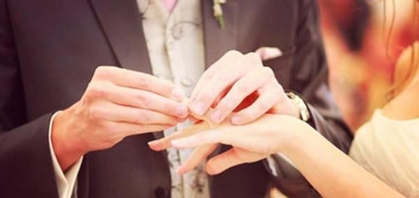 钻石|曾在21岁时挖到价值10亿的钻石,无私上交国家的女孩,现在咋样