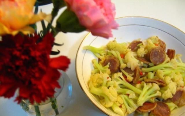 溜肉段，凉拌魔芋丝，韭菜炒河虾，麻辣香肠炒花菜的做法