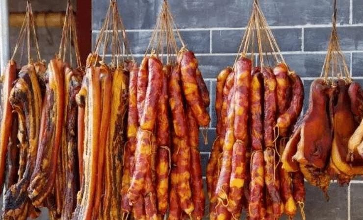  城里人|吃不完的腊肉，不要直接放冰箱，教您一招，腊肉放一年都不坏