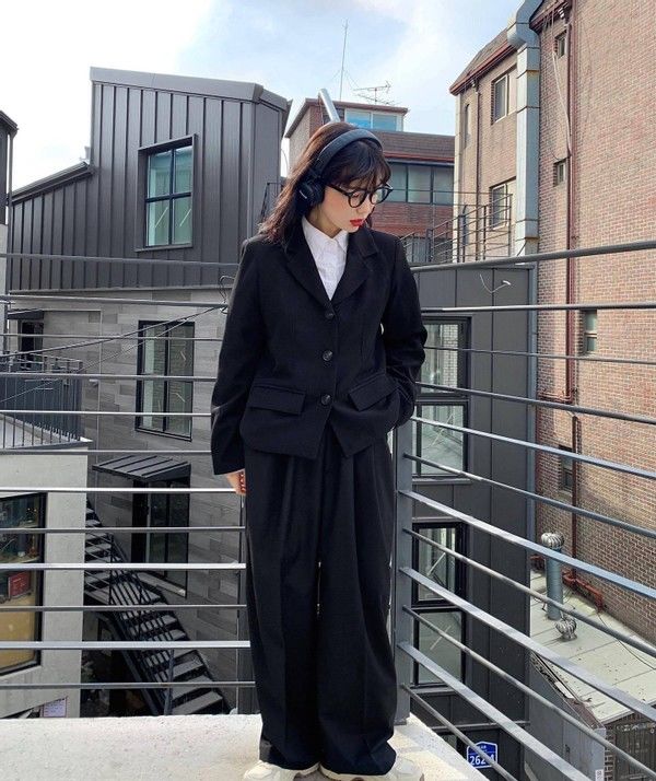 “ins风”甜酷穿搭太迷人了，可甜可盐个性十足，照着穿超气质