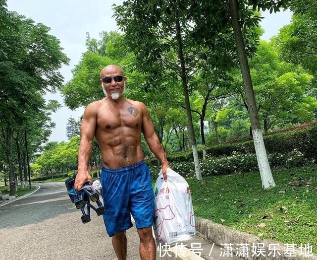 脚尖|成都65岁大爷热爱健身，身体强壮肌肉发达，被称为真人版龟仙人