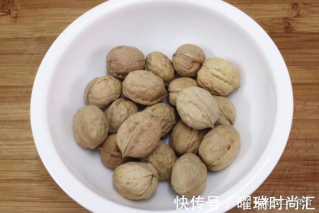 用途|把核桃上锅蒸一蒸,真是太聪明了,用途不用花钱买,简单还实用