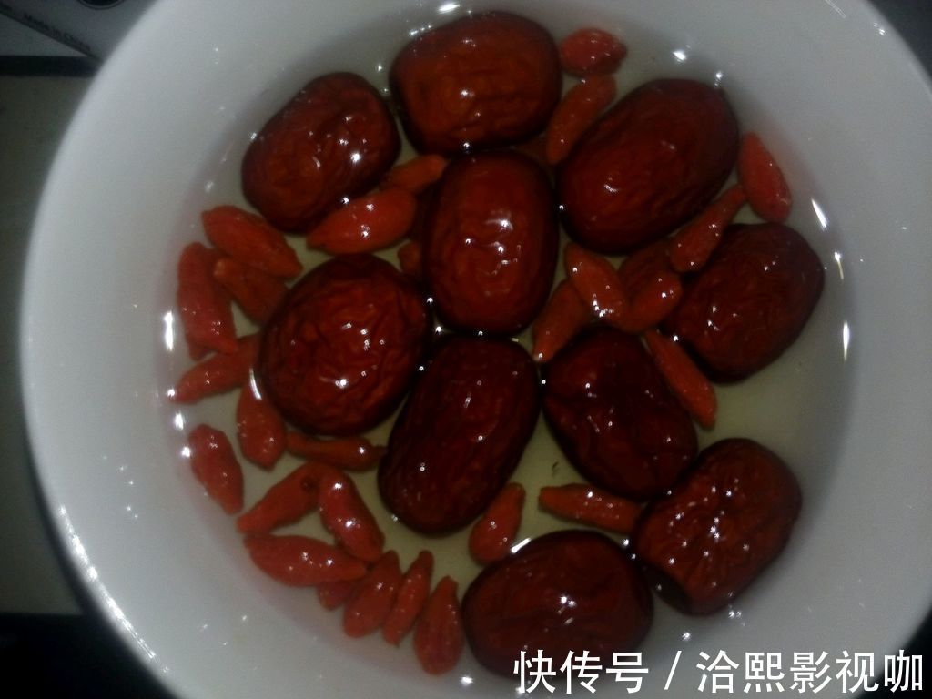 枸杞|睡前吃枸杞，赛过吃人参营养师不妨花1分钟看看吧