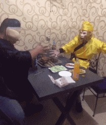 |搞笑GIF：晚上女神突然发了一张图过来 她是不是在暗示我什么