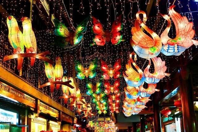 景色|上片的风景再美不过是点缀,下片写人抒发豪情,才是真正点睛之笔