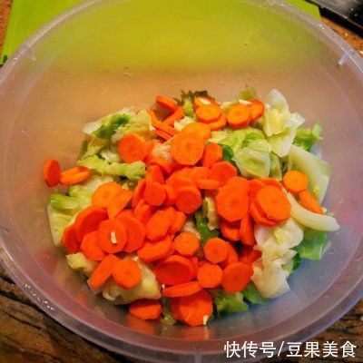 小勺|#夏日开胃餐#不用炸辣椒油也能做出超级开胃的呛拌卷心菜